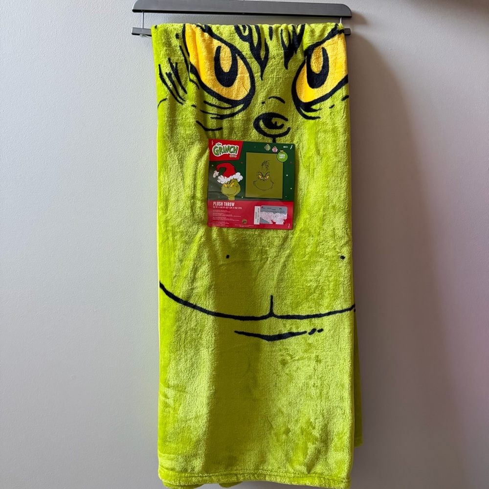 Grinch Blanket NEW Grinchmas Decor Christmas Throw Grinchy Gift Present Whoville